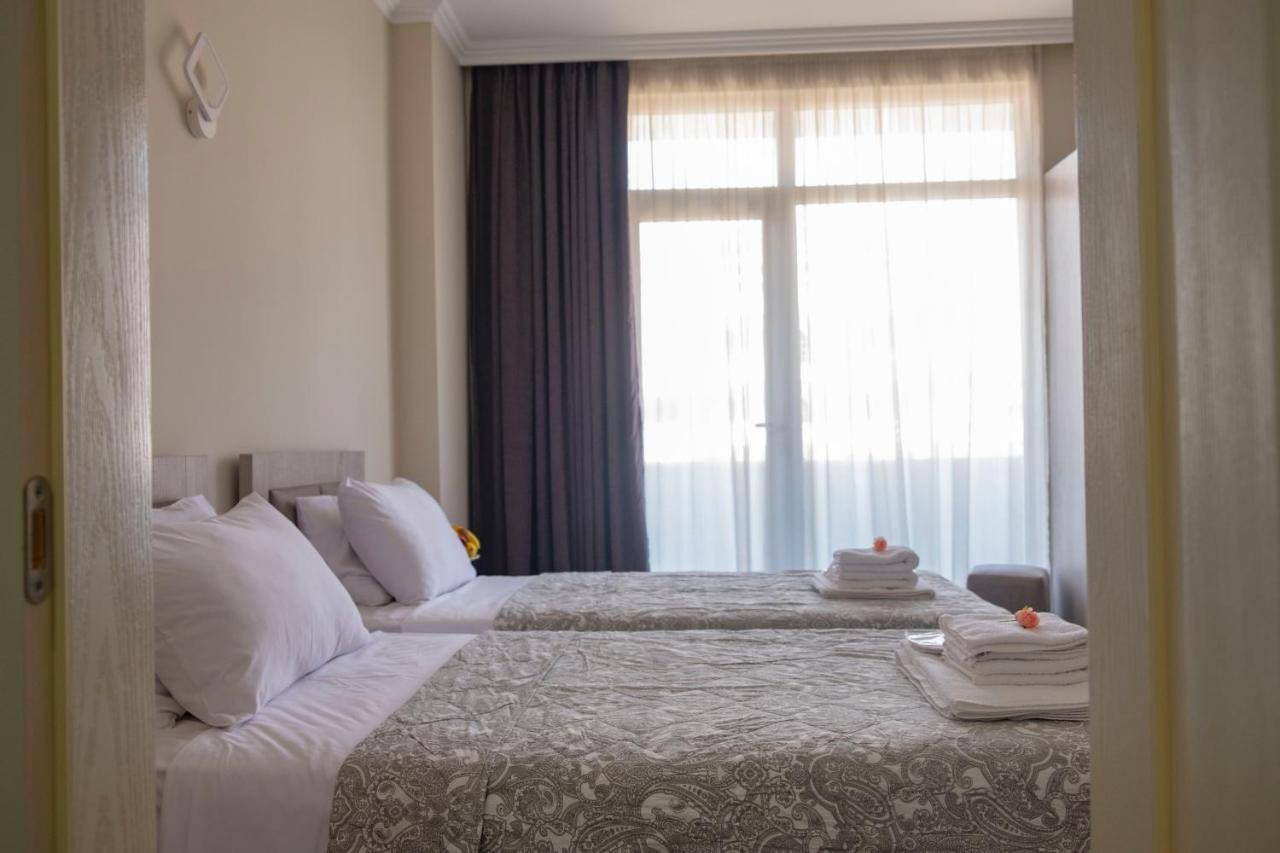 Art Hotel บาทูมิ ภายนอก รูปภาพ