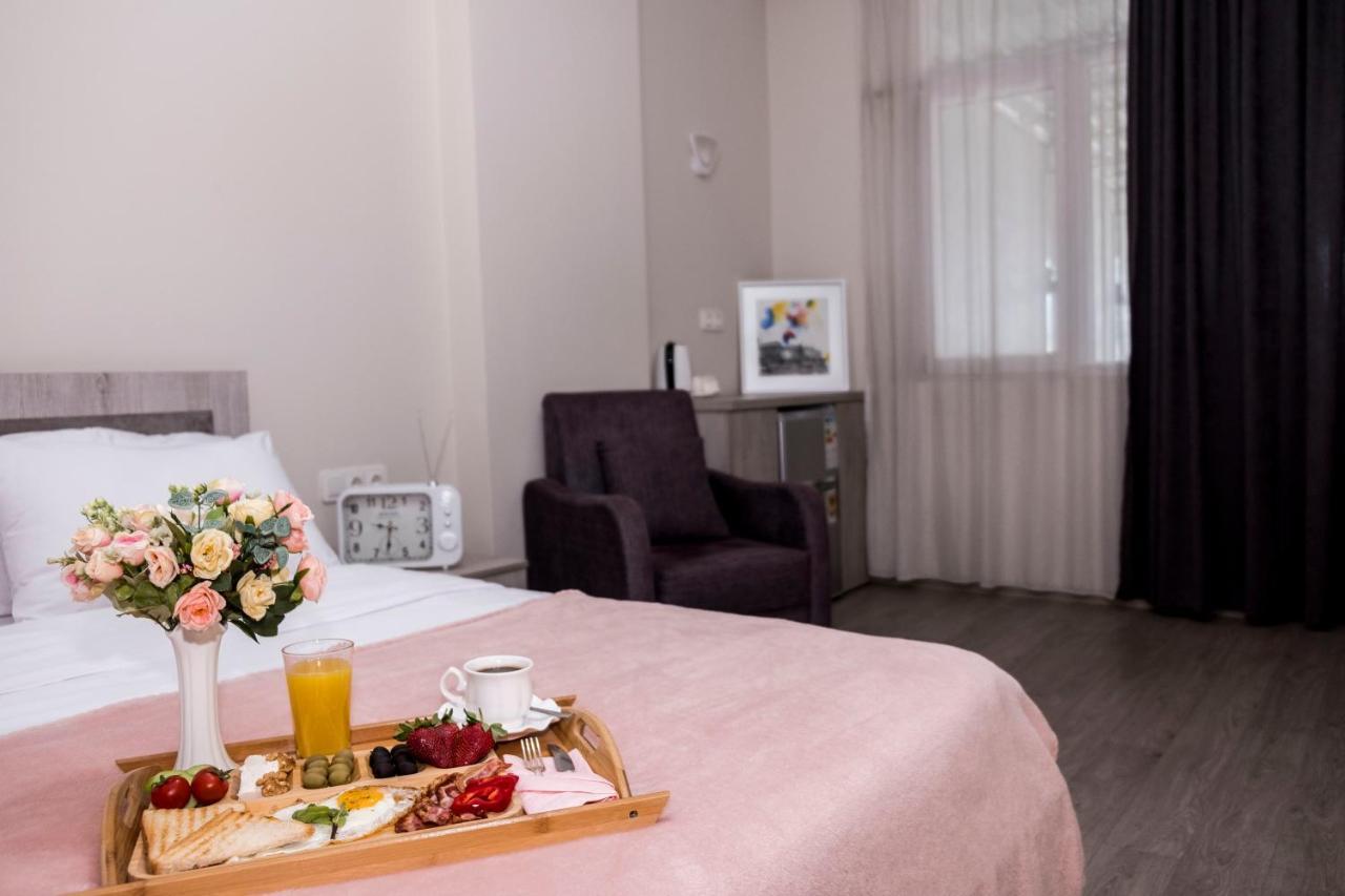 Art Hotel บาทูมิ ภายนอก รูปภาพ